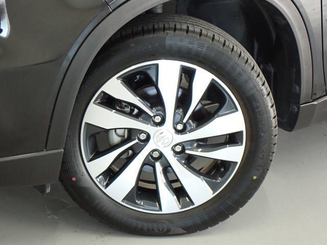 かっこいい純正のアルミホイールが　足元を引き締めます。　タイヤサイズは、215/55R17です☆