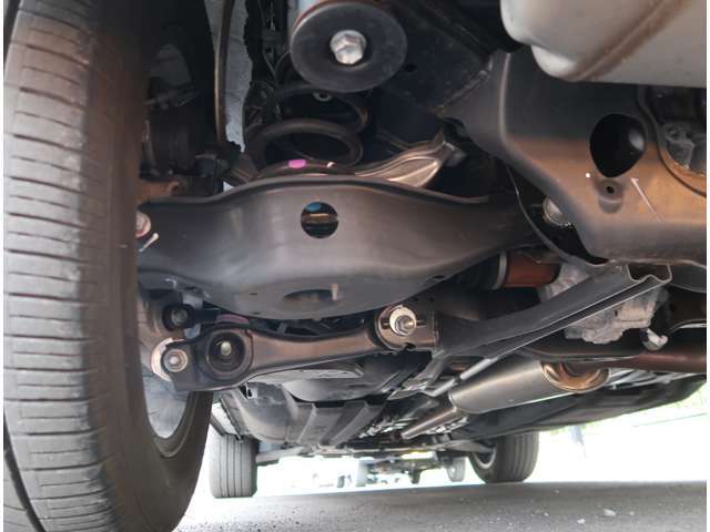 下廻り、足回りはご納車前にメカニックにより点検整備致します
