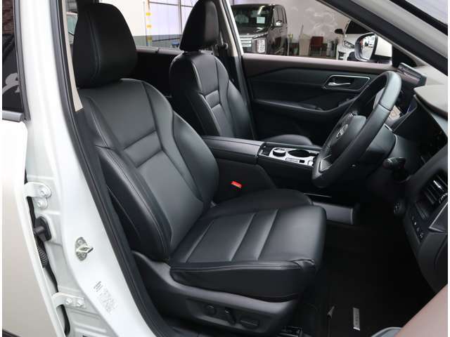 運転席パワーシート　フロントシートヒーター　本革シート
