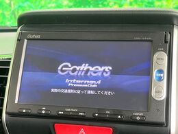 【純正ナビ】人気の純正ナビを装備しております。ナビの使いやすさはもちろん、オーディオ機能も充実！キャンプや旅行はもちろん、通勤や買い物など普段のドライブも楽しくなるはず♪