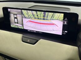 【360°ビューモニター】専用のカメラにより、上から見下ろしたような視点で360度クルマの周囲を確認することができます☆死角部分も確認しやすく、狭い場所での切り返しや駐車もスムーズに行えます。