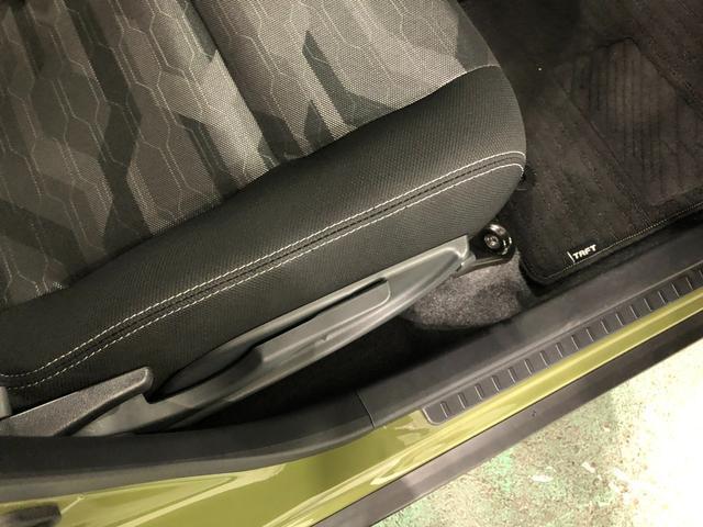 当店では、ご納車後、無料1ヶ月点検も全車についております！新しいお車にお乗りいただき、慣れない部分や気づいた点など、当社プロ整備士が責任を持って整備いたします！
