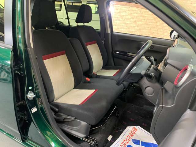 【アクセス便利】当店は竜王IC・栗東湖南ICから車で15分。滋賀県湖南市にある大型ショッピングセンター『イオンタウン湖南』内にある自動車販売店です。お買い物ついでにお気軽にお立ちよりください。