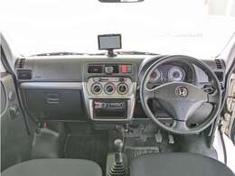 ブラック基調のシンプルなデザインです。収納スペースは多めです。