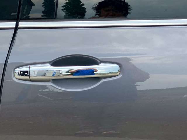 お車の状態は内外装共にとても綺麗な状態を保っておりますので私共でも自信を持ってお薦め出来る1台です！！同年式のお車と比べますと、大事にお乗りだった事を実感して頂けるはずです♪