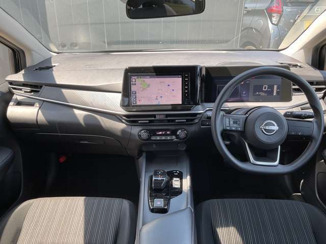 室内はルームクリーニングを行い納車になりますので納車後も快適な車内でお出かけできますよ