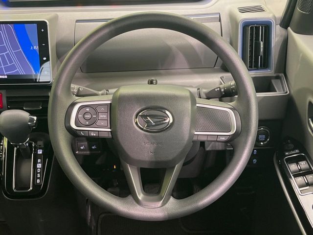 【ステアリングスイッチ】運転中、前方から目線をそらすことなく、オーディオ等の操作が可能な便利機能！安心＆快適なドライブを演出してくれます♪