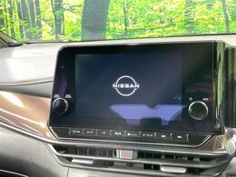 【ディスプレイオーディオ】お手持ちのスマートフォンとの連携で、ナビや音楽再生など各種アプリを使用可能。スマホに近い感覚でお使いいただけます♪