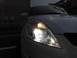 ディスチャージヘッドライトです！暗くなった時に明るく照らしてくれるので安心して運転していただけます☆