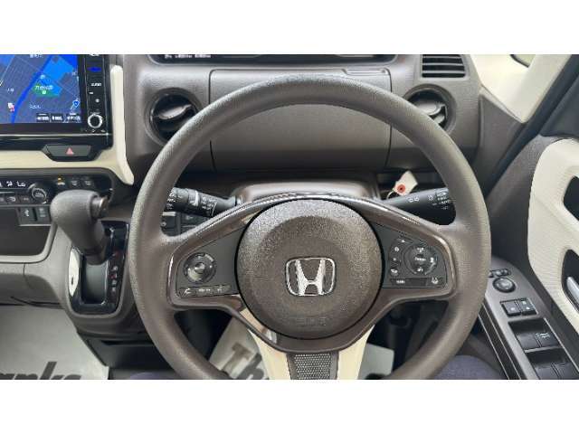 ホンダ車のメーターは、運転に必要な情報を複雑ではなくシンプルに見えるように設計、製造されております。運転に必要な情報を目視で簡単に確認する事が出来た方が安心ですよね。