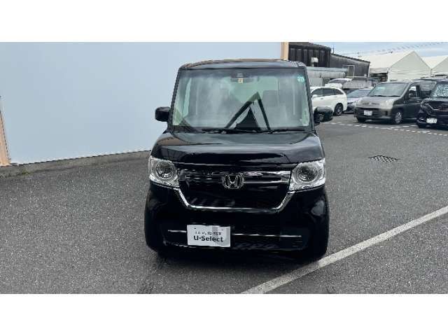新しく入庫いたしました！当社自慢のお車です。横にこの車のセールスポイントを、写真と説明でアピールしてあります！まずはご覧になってください。いろんなところをチェックできますよ。