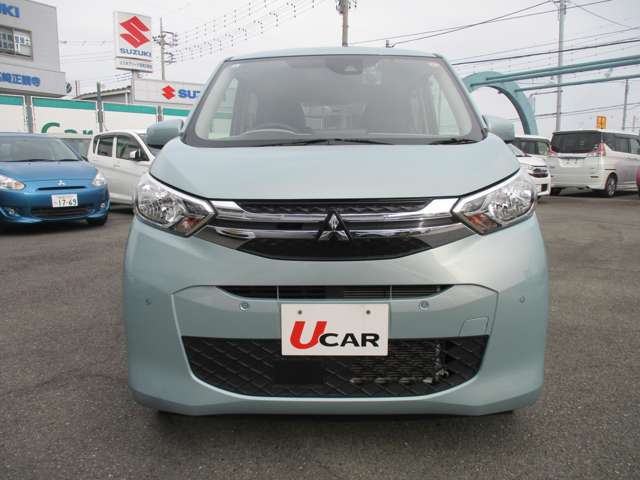 全面、UVカット機能付ガラスです！紫外線をカットしてくれるので日焼け対策にもなります。更に、直射日光によるジリジリ感を和らげ、車内の温度上昇を抑える為、エアコン効率も上がります♪