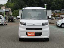 ■車体色：シャイニングホワイトパール