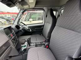 北海道から沖縄まで全国各地の納車実績あります！実車が確認できない方へも詳細な車両情報を電話やメールでお伝えします。別途有償になりますが、TAXプレミアム保証を取り扱っております。