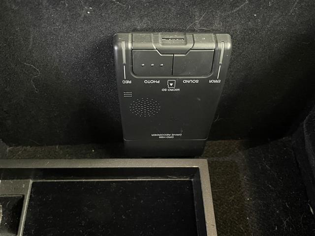 【ドライブレコーダー】映像・音声などの運転中の記録を残します。事故などを起こした起こされた時の証拠になりえますので、もしも時でも安心ですね。