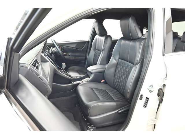 助手席シート廻りは使用感も少なく、良好な状態となっています。