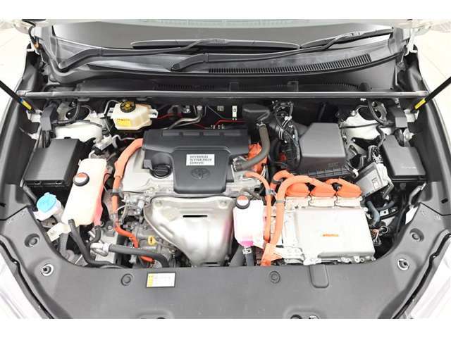 【エンジンルーム】高圧スチームで洗浄済み。普段見えない所もキレイにしておきたいですよね。