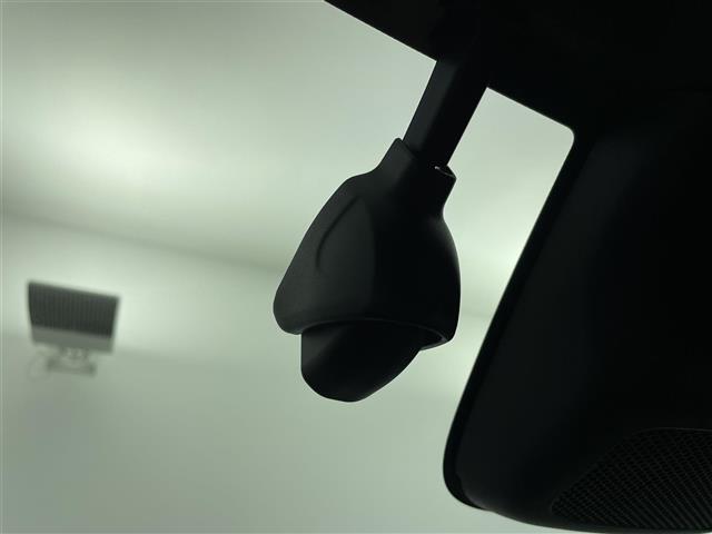 【ルーフ】大きなへこみや色褪せもなくきれいな状態です！ひょう害車は販売いたしませんのでご安心ください。