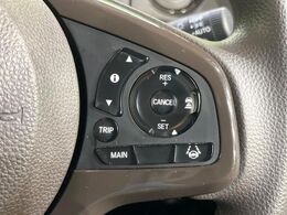 【アダプティブクルーズコントロール】高速道路での長距離走行が楽に！！自動で速度を保つクルーズコントロールが、衝突軽減システムと連携し、前方の車両を感知して車間を保つように速度調節してくれます！！