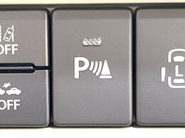 【コーナーセンサー】バンパーに付いたセンサーが障害物を検知！一定の距離に近づくとアラートで教えてくれます♪狭い駐車スペースや車庫入れ時も安心ですね☆