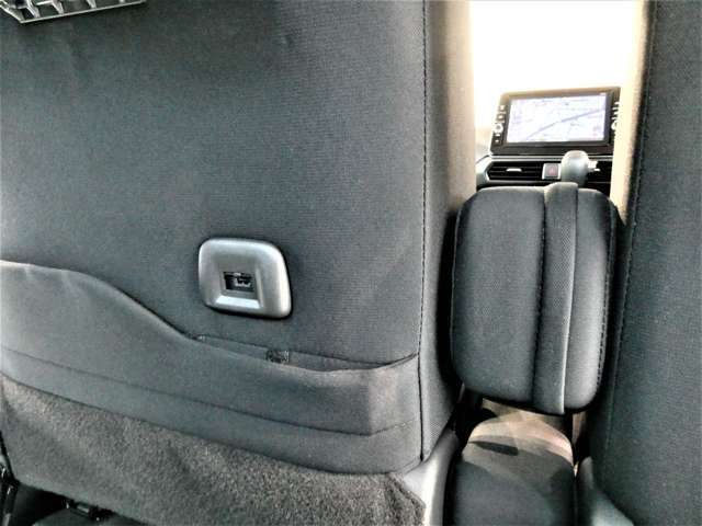 後席用USB充電ポート☆移動時にスマートフォンやタブレットの充電が出来ます♪