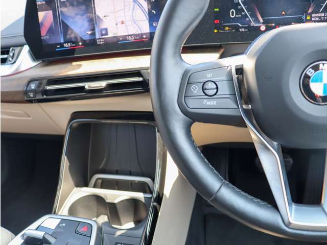車両販売以外にも整備や車検、鈑金、ドラレコやAftermarketナビ取り付け、ガラスコーティング施工なども専門店ならではの安心価格にて対応可能です。