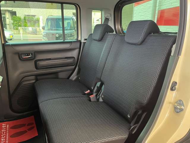 【車内清掃】お客様に気持ちよく見て頂けるよう展示車両は常に綺麗に仕上げております！