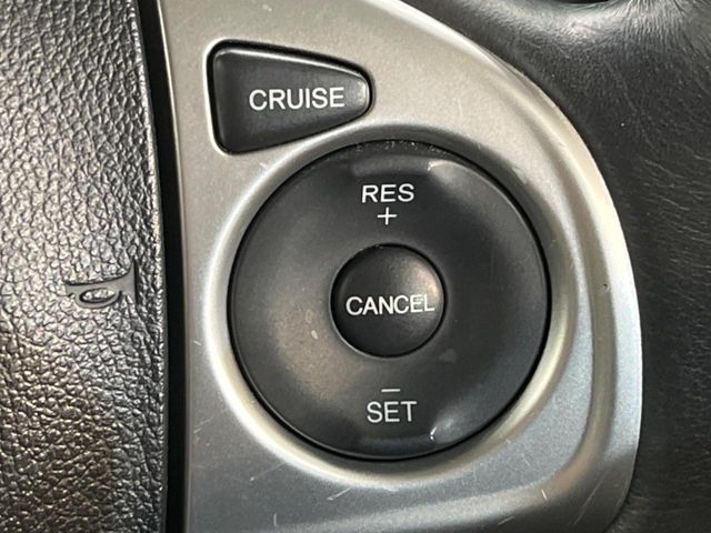 【クルーズコントロール】高速道路もラクラク走行。アクセルを離しても一定速度で走行ができ、長距離運転時の負担を軽減！加速・減速も簡単なスイッチ操作で調整できます。