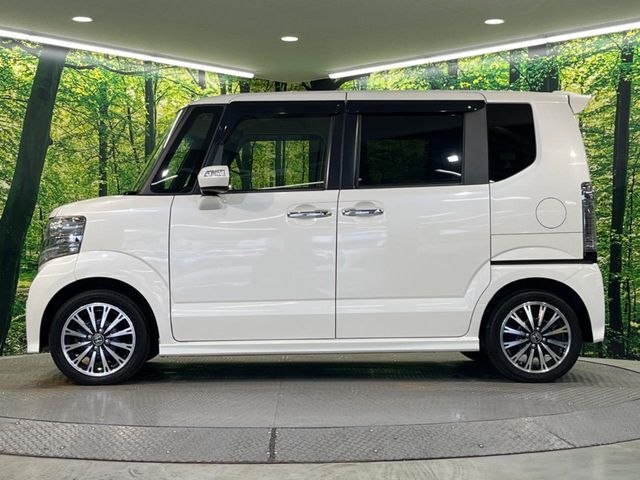 大好評のボディコーティング「弾スプラッシュコート」もご納車までに施工可能。通常のガラスコートと異なる、耐久年数6年の無機質ガラスコーティングが、ボディをキレイな状態に保ってくれます。