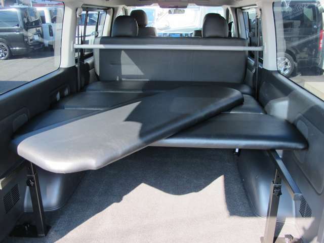 4枚の天板を取り外しも簡単！高い荷物を積むときは、外すだけでいいんです！