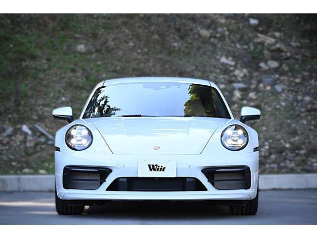 販売をする際にいつも思うことは、「安心して乗って頂くこと」です。安心して乗れる事が、所有する愉しみです。慎重さと経験により車輌の判断が出来る整備工場にお願いしており、少し長めに整備日数を設けています。