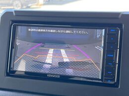 【バックカメラ】駐車時に後方がリアルタイム映像で確認できます。大型商業施設や立体駐車場での駐車時や、夜間のバック時に大活躍！運転スキルに関わらず、今や必須となった装備のひとつです！