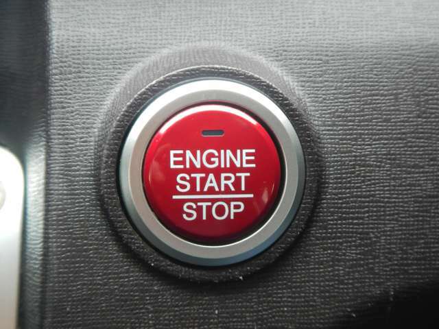 エンジンのスタート・ストップもワンタッチのプッシュスタートです。