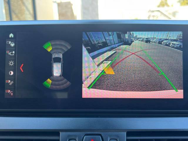 ●バックカメラ：便利な【バックカメラ】で安全確認もできます。駐車が苦手な方にもオススメな便利機能です。