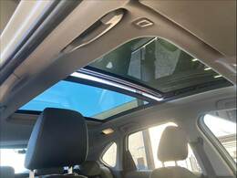 【サンルーフ】人気メーカーオプション。開放感溢れる車内を演出します☆
