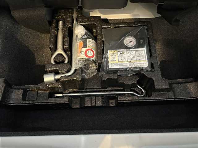 突然のパンクでお困りになった事はございませんか?今のお車はスペアタイヤがほとんど付いておりません。ケイカフェは万が一の事態に備えてオリジナルパンク保証もご用意しております。お気軽にご相談下さい！