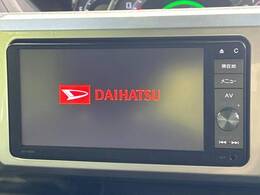 【純正ナビ】人気の純正ナビを装備しております。ナビの使いやすさはもちろん、オーディオ機能も充実！キャンプや旅行はもちろん、通勤や買い物など普段のドライブも楽しくなるはず♪