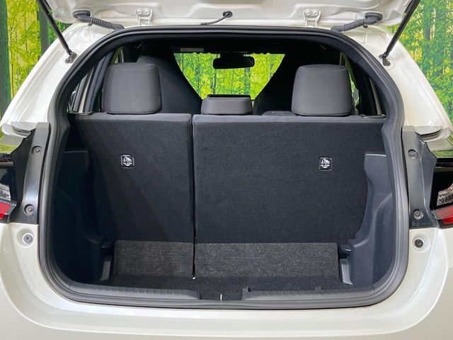 普段のお買い物や通勤、送迎等に十分な荷室スペースを確保しております。セカンドシートを倒すと、大きな荷物の積載も可能です♪