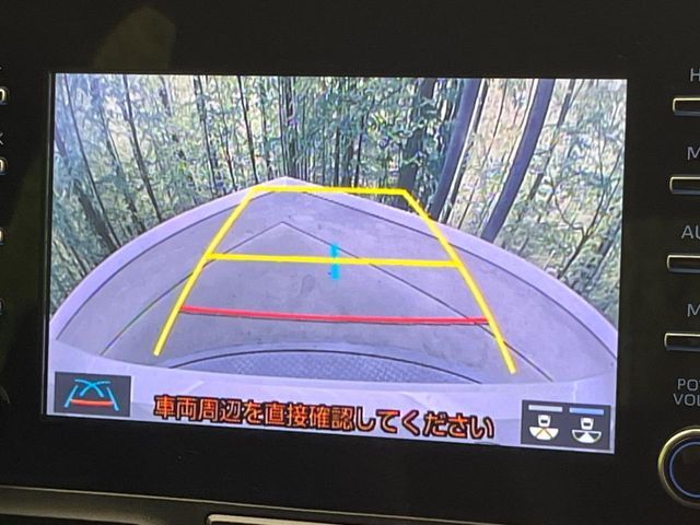 【バックカメラ】駐車時に後方がリアルタイム映像で確認できます。大型商業施設や立体駐車場での駐車時や、夜間のバック時に大活躍！運転スキルに関わらず、今や必須となった装備のひとつです！
