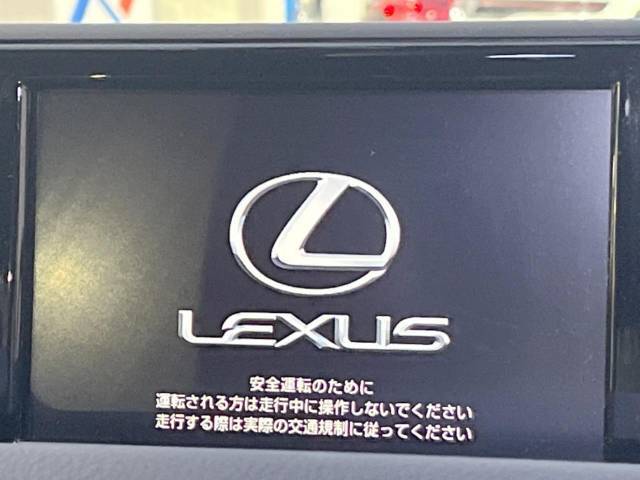 【メーカー純正ナビ】インテリアに溶け込むスタイリッシュな「専用設計」メーカーナビを装備♪視認性や操作性など基本性能にも優れ、より上質なカーライフをお楽しみいただけます。