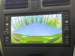【バックカメラ】駐車時に後方がリアルタイム映像で確認できます。大型商業施設や立体駐車場での駐車時や、夜間のバック時に大活躍！運転スキルに関わらず、今や必須となった装備のひとつです！