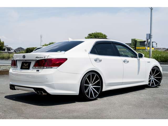 WORLD CAR HAMAMATSUではお客様が納車後も点検、オイル交換などご来店しやすい環境づくりを重視いたしております。再来店の頻度が高いことが弊社とお客様との信頼感を深めると考えております。