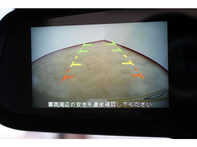 バックモニターは後退時に車庫入れなどでバックする際に後方確認ができて便利です。車庫入れが苦手な人もこれで安心。