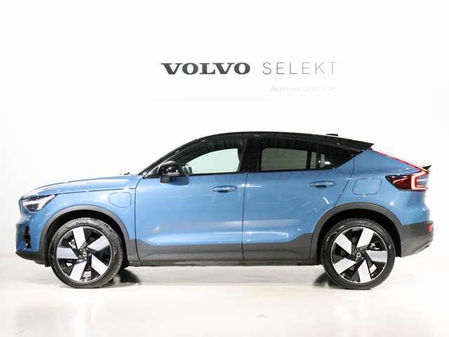 【C40 Recharge】クーペSUVスタイルを纏う、ボルボ初のピュアEVモデル。伝統的なスカンジナビアン・デザインを継承しながら、躍動感にあふれ優雅な雰囲気を身にまとう、新しい潮流を具現化したスタイリングです。