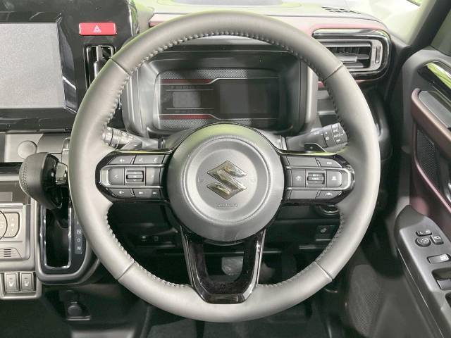 【純正革巻きステアリング】上質な革を使用することで、手にしっかり馴染みとても運転しやすいハンドルです♪