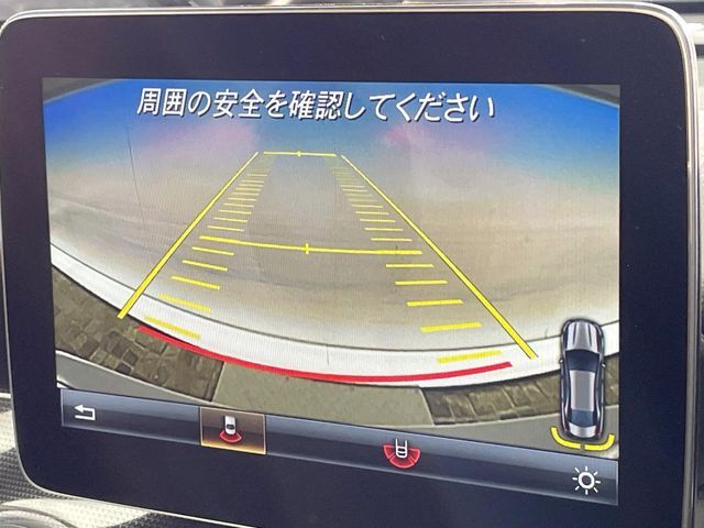 ●ガイドライン付きバックカメラ：不安な駐車もこれで安心！ガイドライン付きなので狭い箇所での駐車もラクラクです！