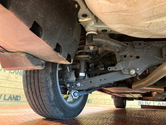 お車を安心してお乗りいただく為には、足回りの定期点検が欠かせません。サービスサポート（有償保証）では無料点検もご提供しており、安心のカーライフをお過ごしいただけるサポート体制が整っています。