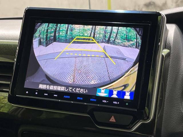 【バックカメラ】駐車時に後方がリアルタイム映像で確認できます。大型商業施設や立体駐車場での駐車時や、夜間のバック時に大活躍！運転スキルに関わらず、今や必須となった装備のひとつです！