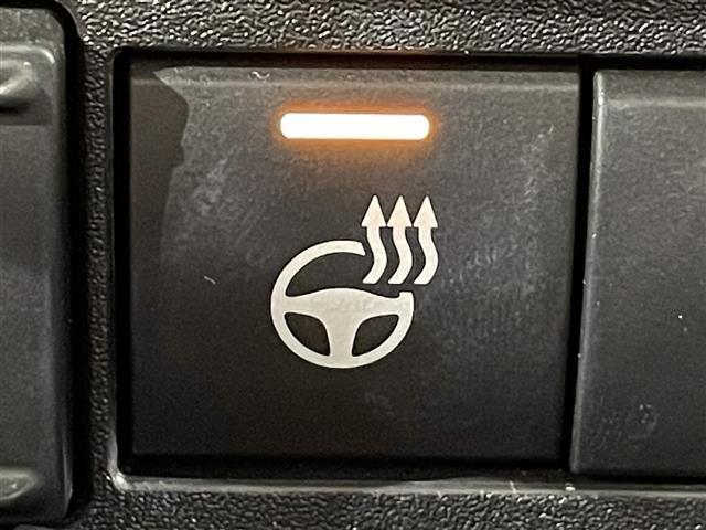 【ステアリングヒーター】冬場の寒い日に手がかじかんで運転が危険にさらされることもこれがあれば安心です！！ハンドルがじわっと暖かくなります♪