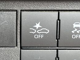 【スマートアシスト】走行中に前方の車両等を認識し、衝突しそうな時は警報とブレーキで衝突回避と被害軽減をアシスト。より安全にドライブをお楽しみいただけます。